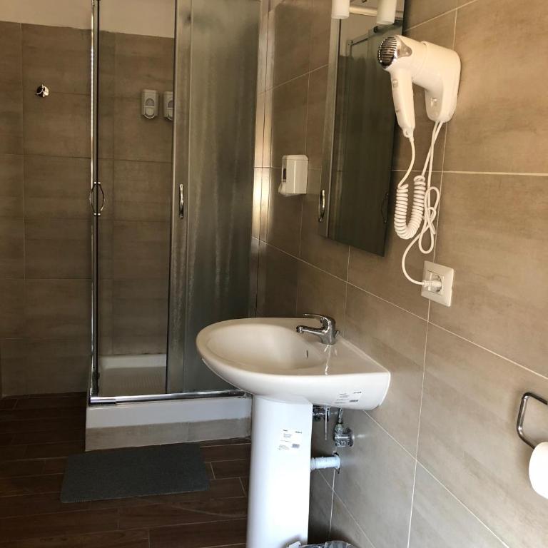 Monkey Hostel Milano - Posto Letto in Dormitorio Femminile con 6 Letti - 15
