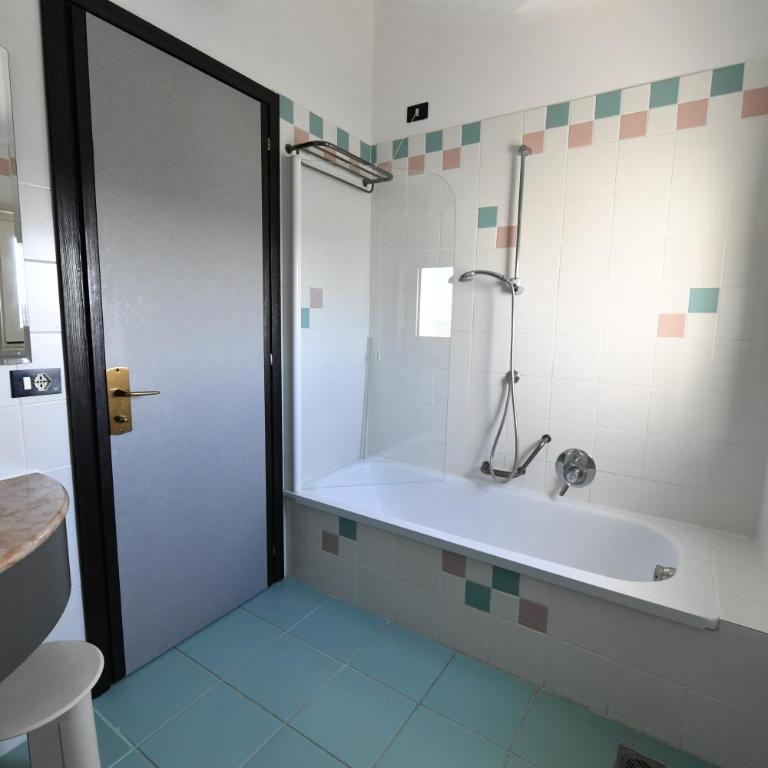 Hotel Europa - Camera Familiare Deluxe con Vista Mare e Pacchetto Spiaggia - 5