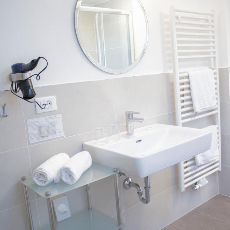 Schenna Garni Eden Bed & Breakfast - Camera Matrimoniale con Balcone - 1