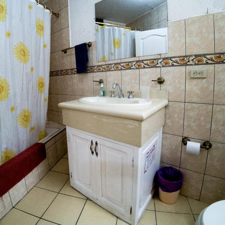 Mayra's Apartments and Spanish School - Apartamento compartido con cama grande y baño privado - 5