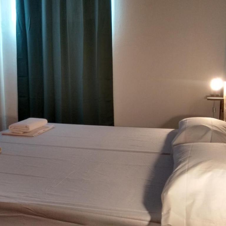 The Market Hostel - Standard Twin Room with Shared Bathroom - 5