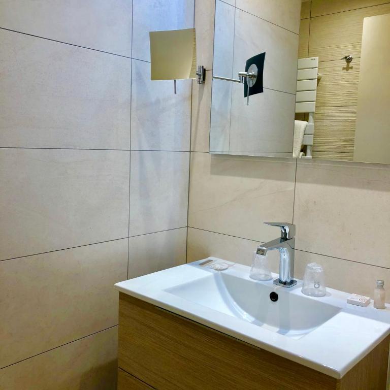 Hotel Restaurant Le Maréchal - Teritoria - Chambre Meublée 3 - Annexe - 6