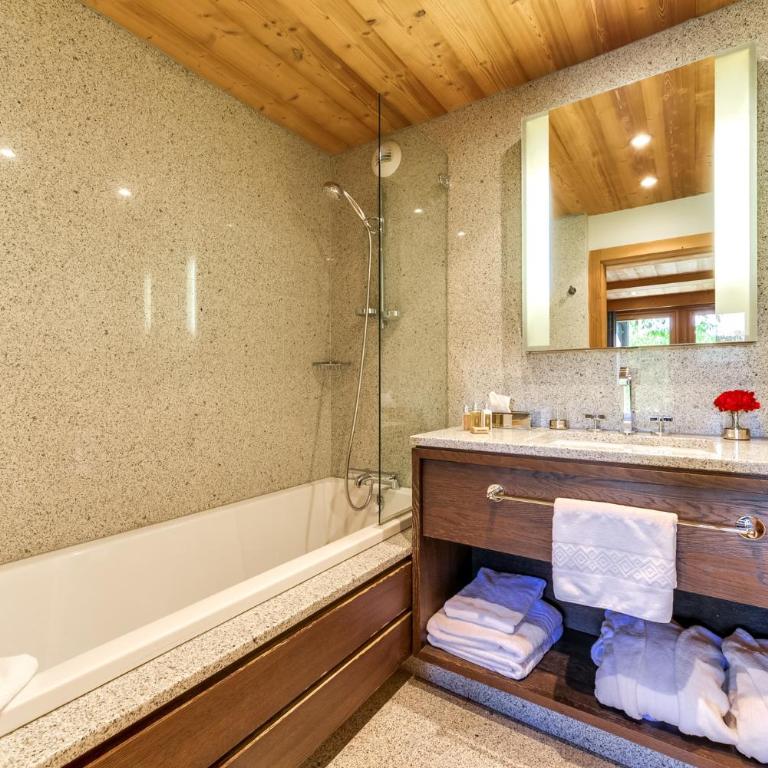 Chalet Noemie - Deluxe Chalet with Spa Access Included - 22