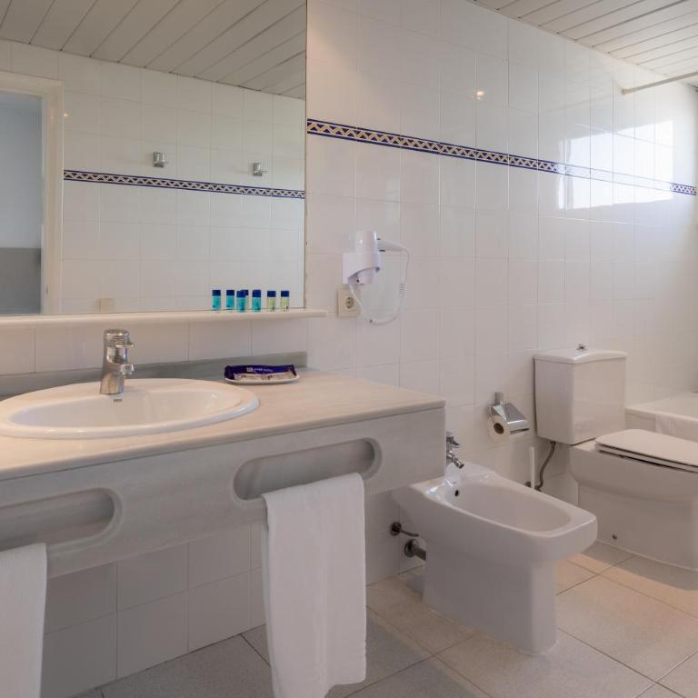 htop Caleta Palace #htopBliss - Habitación Doble Estándar con vistas al mar (2 adultos) - 2 camas - 5