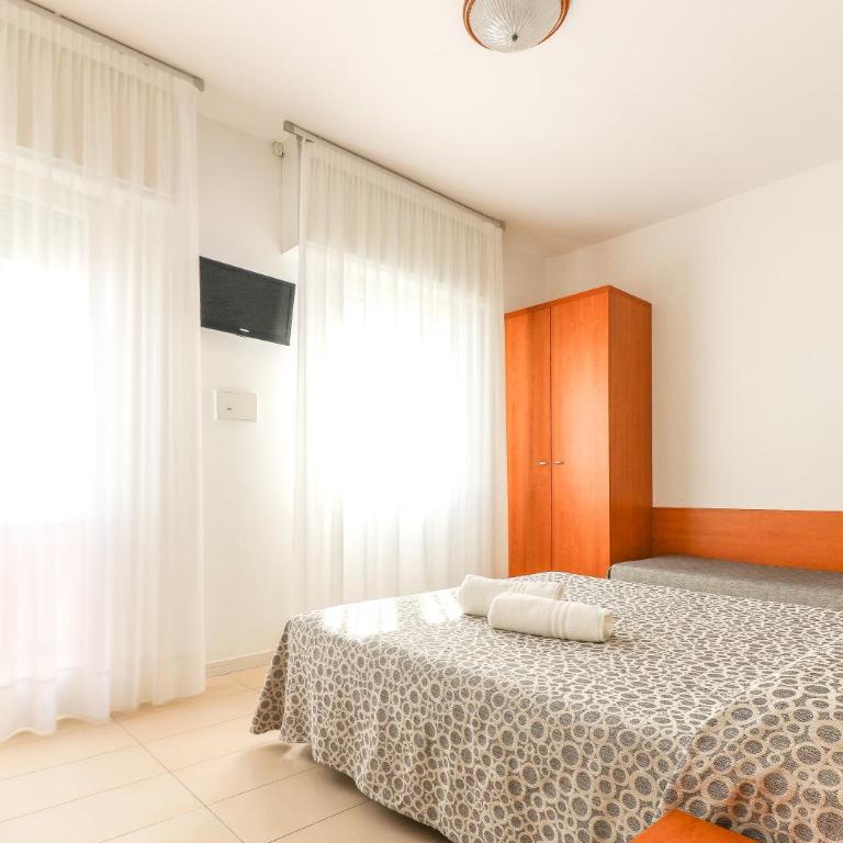 Hotel Jesulum - Camera Matrimoniale con Letto Supplementare - 3