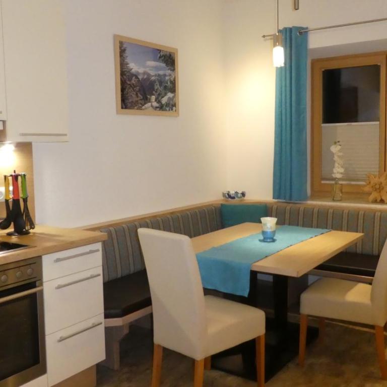 Appartements Pfausler - Apartment mit 2 Schlafzimmern und Balkon - 2