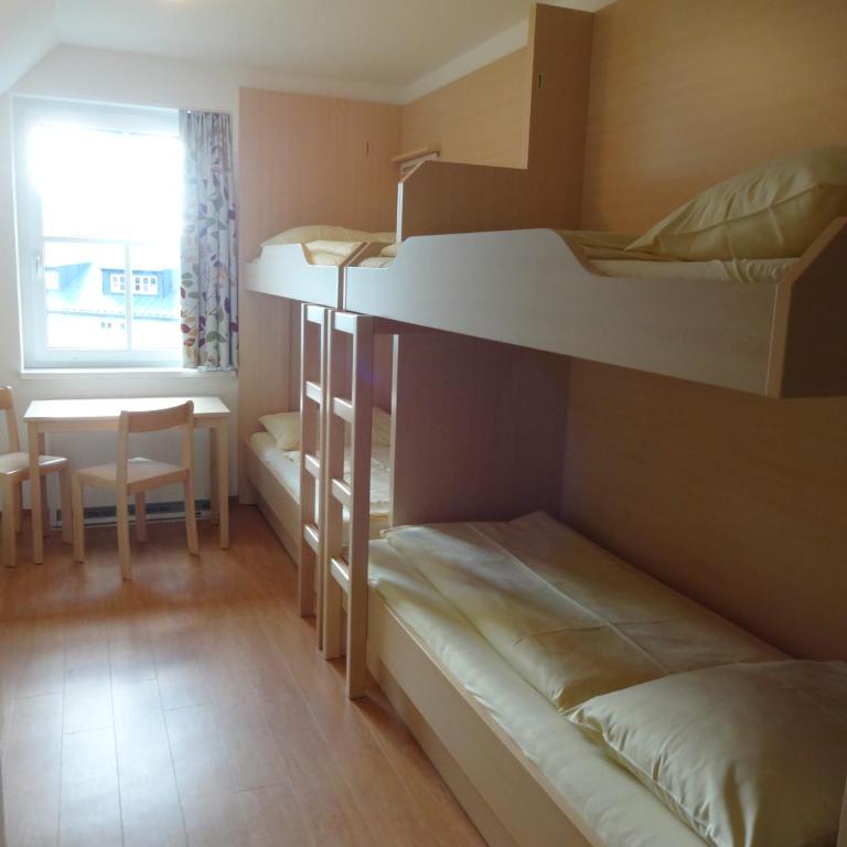 Jugendgästehaus St. Gilgen - Standard Quadruple Room - 5