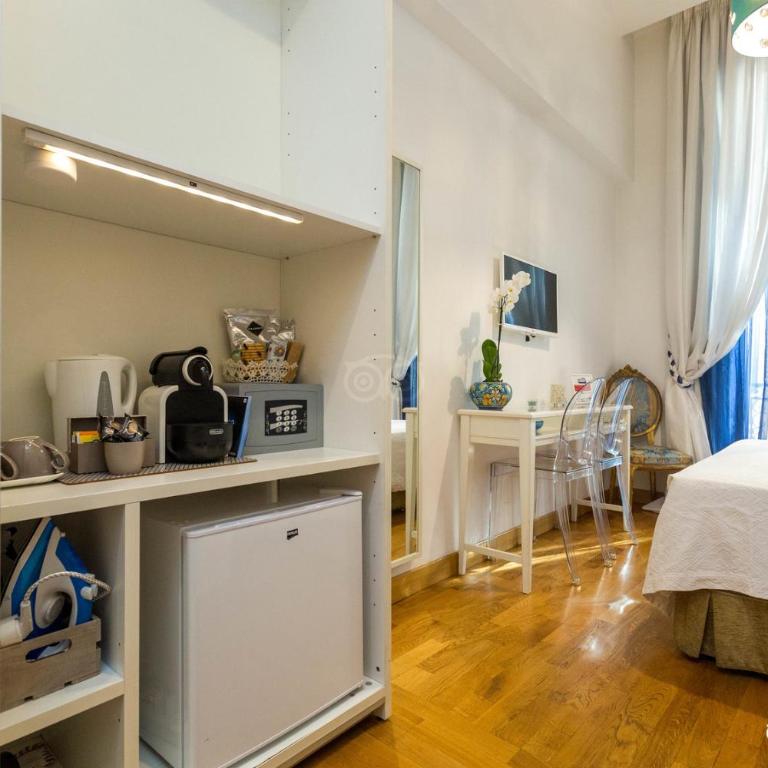 B&B Orsini 46 - Camera Matrimoniale con Balcone e Vista Mare - 7