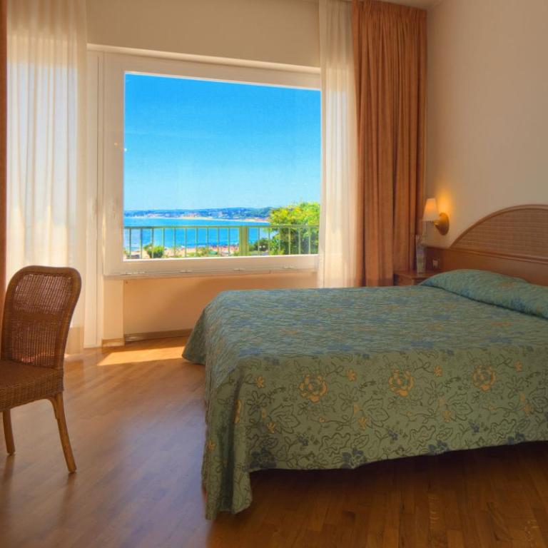 Hotel Scogliera - Camera Matrimoniale con Vista Mare - 1