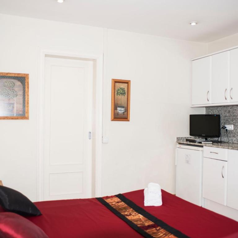 Fashion House - Studio/Suite Triple with Private Bathroom - 2