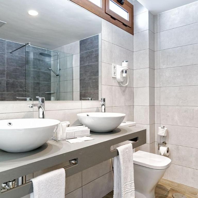 Las Nasas - Superior One-Bedroom Apartment - 25