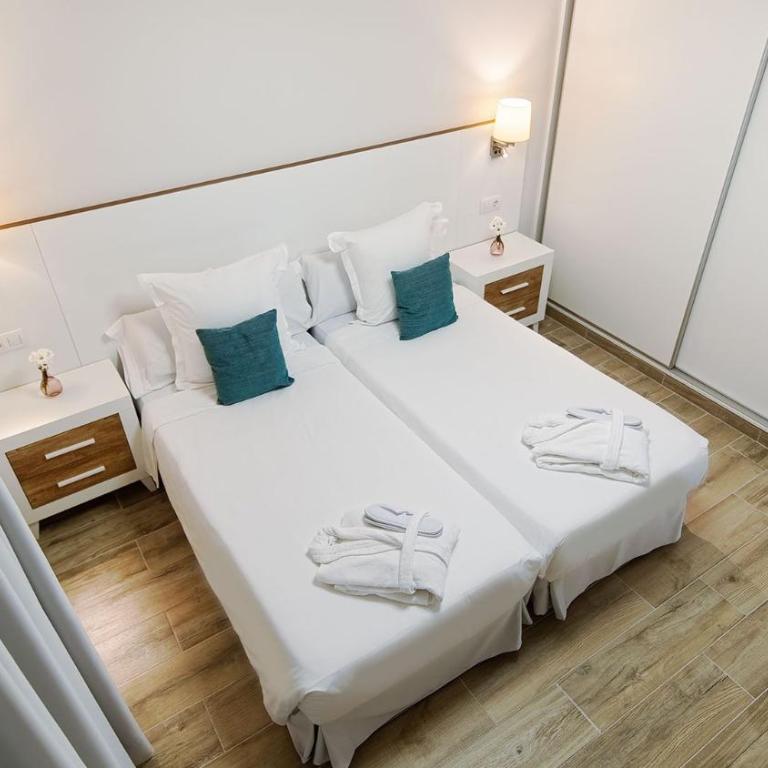 Las Nasas - Superior One-Bedroom Apartment - 13