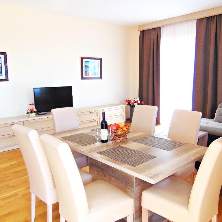 ApartHotel Belvedere Residence Becici Budva - Deluks Suite sa Pogledom na More - 4
