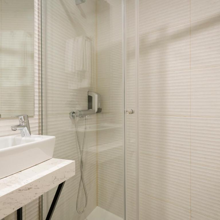 YIT Puerta Bisagra - Habitación Doble - 1 o 2 camas - 7