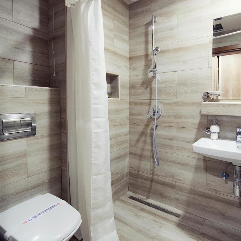 Hotel Junior - Deluxe Double or Twin Room - 2