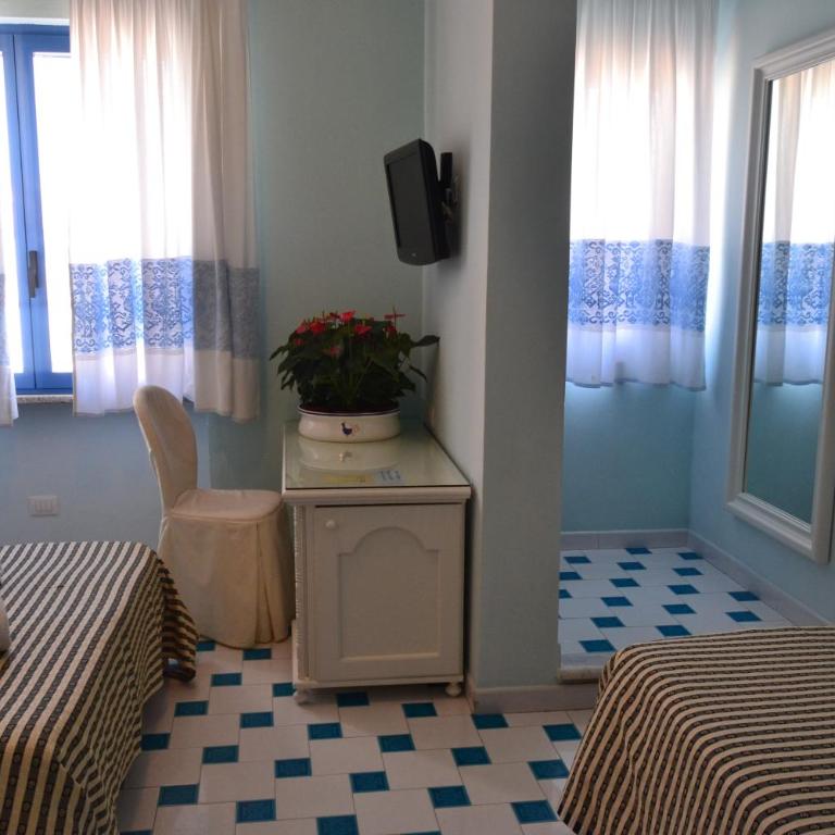 Hotel La Lampara - Camera Tripla Classic - 2