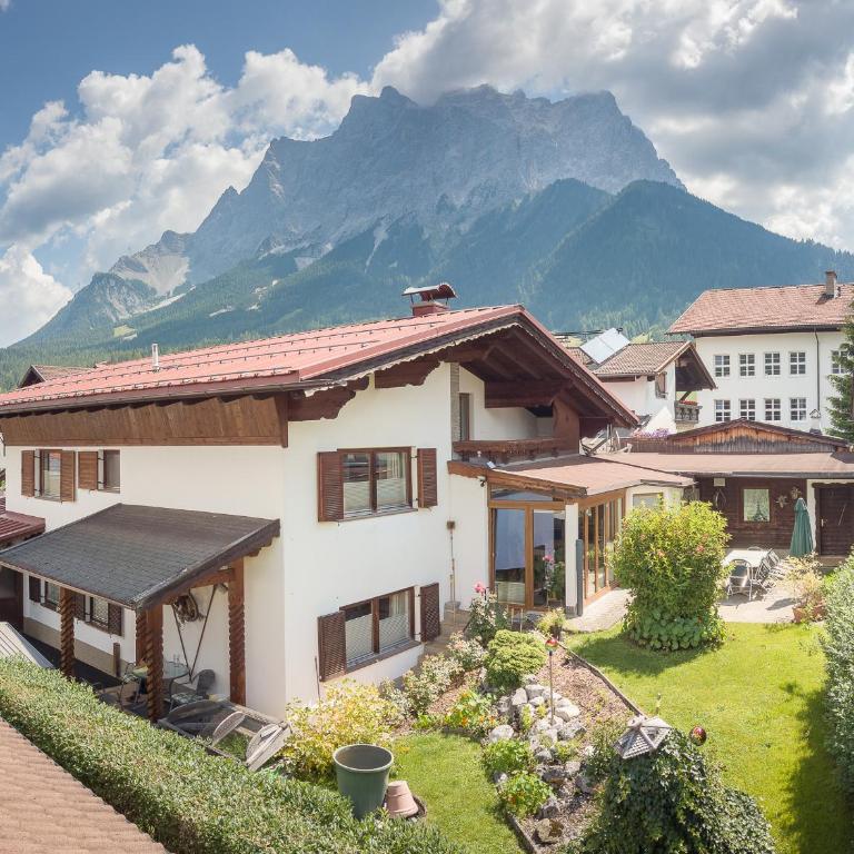 Chalet Holzerstubn - Ferienhaus - 1