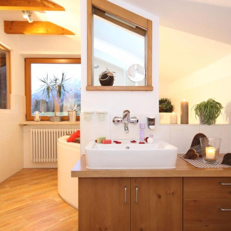 Landhotel Alphorn - Junior Suite mit Bad - 2