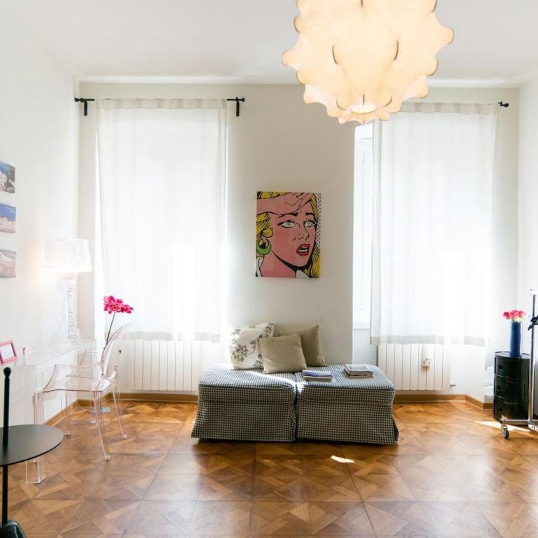Alla Scalinata del Teatro Rossetti in viale XX Settembre parcheggio - Casa con 2 Camere da Letto - 1