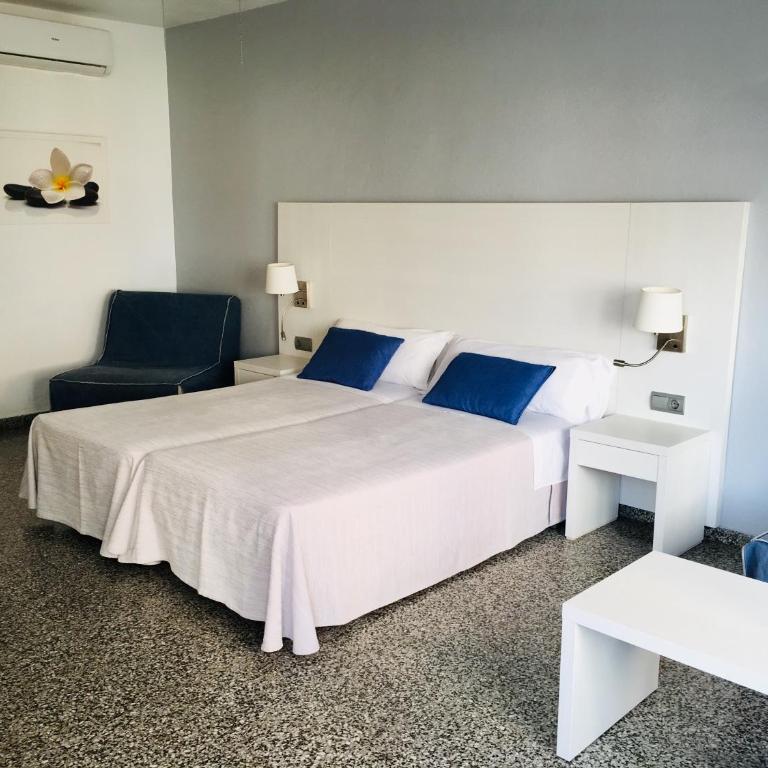 Hostal Pitiusa - Habitación Doble con baño privado - 2 camas - 2