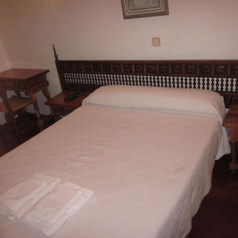 Hostal Esmeralda - Habitación Doble - 1 o 2 camas - 8