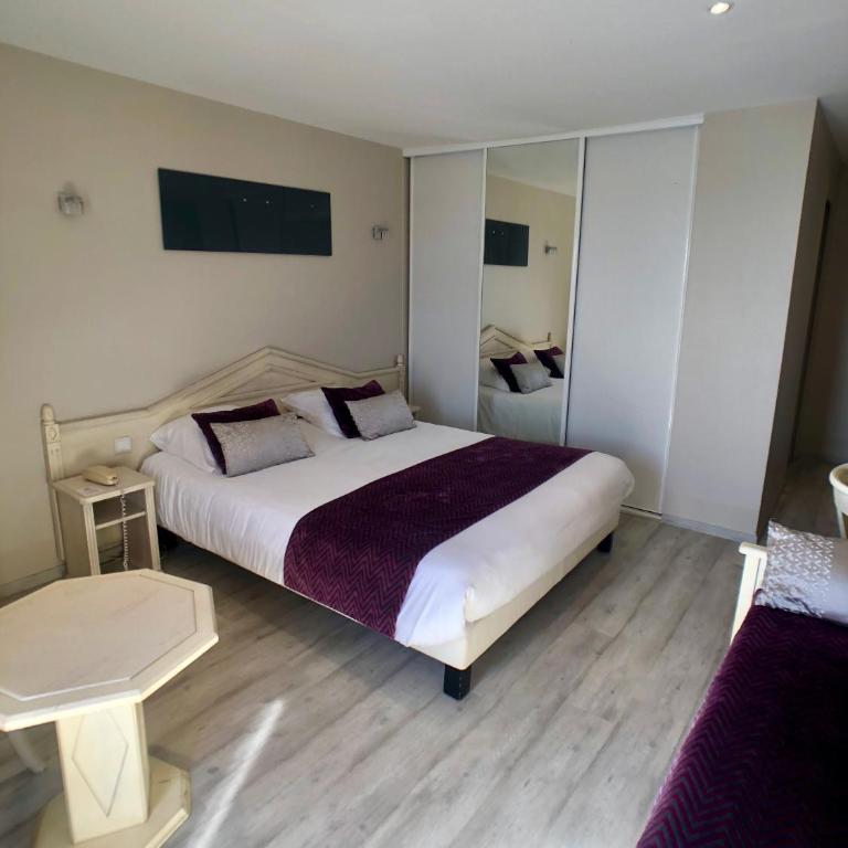 Hôtel Méditerranée - Chambre Triple - Vue sur Mer - Deuxième Étage - 4