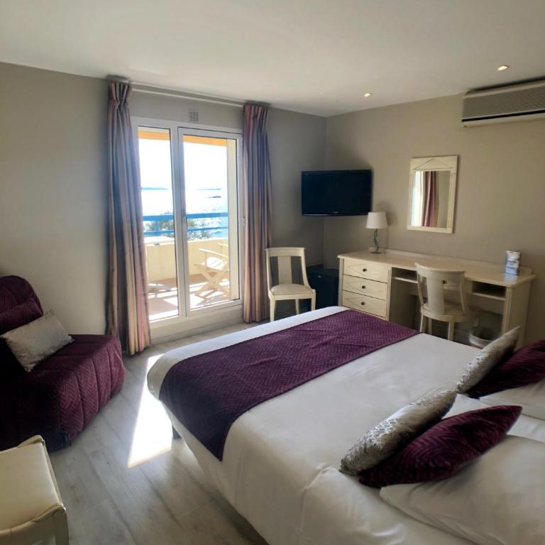 Hôtel Méditerranée - Chambre Triple - Vue sur Mer - Deuxième Étage - 2