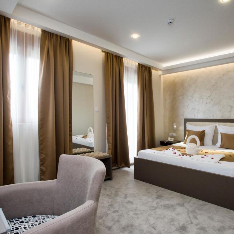 Hotel Fobra - Deluks Dvokrevetna Soba sa Bračnim Krevetom i Tušem - 5