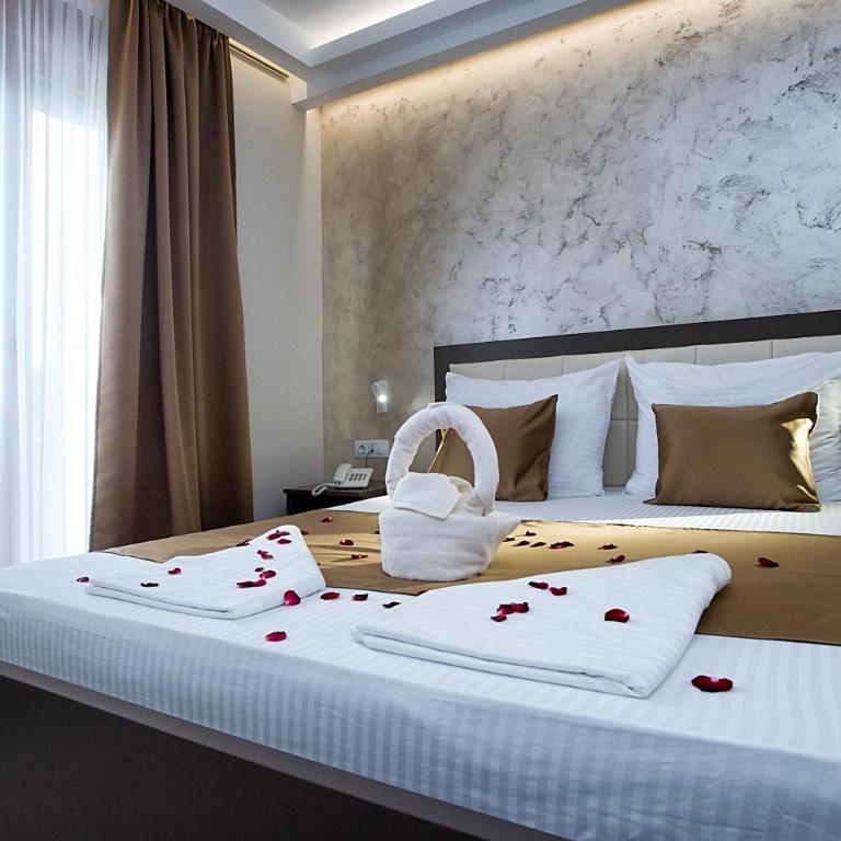 Hotel Fobra - Deluks Dvokrevetna Soba sa Bračnim Krevetom i Tušem - 2