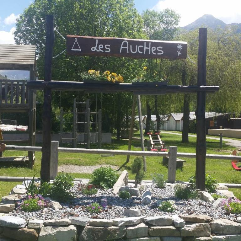 Camping les Auches - Two-Bedroom Chalet - 2