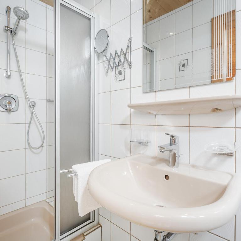 Apart Gentiana - Appartement 4 Chambres avec Balcon - 13