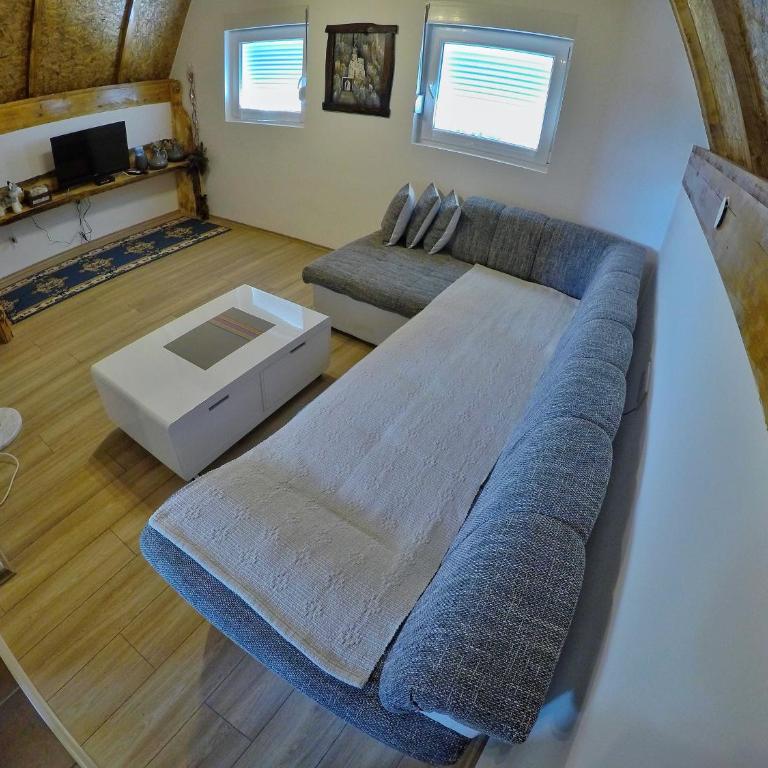 Cabarkapa Guesthouse - Penthouse Apartment - 2