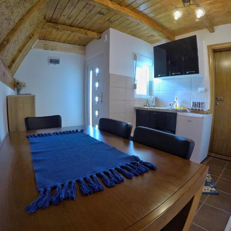 Cabarkapa Guesthouse - Penthouse Apartment - 5