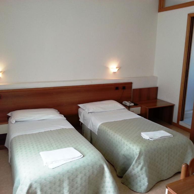 Hotel Clodia - Camera Matrimoniale - 6