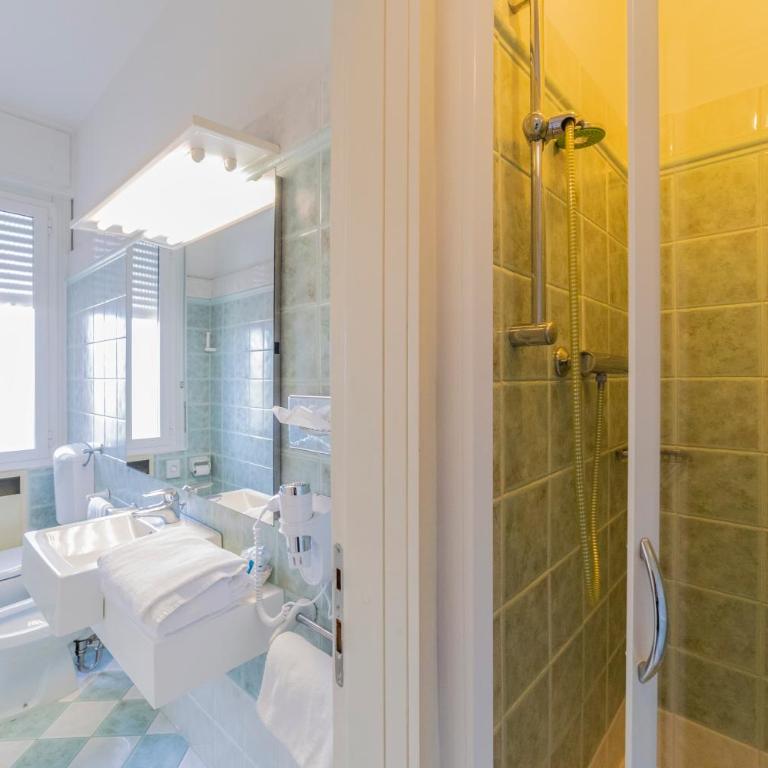 Suite Hotel Elite - Camera Matrimoniale Quality - 10