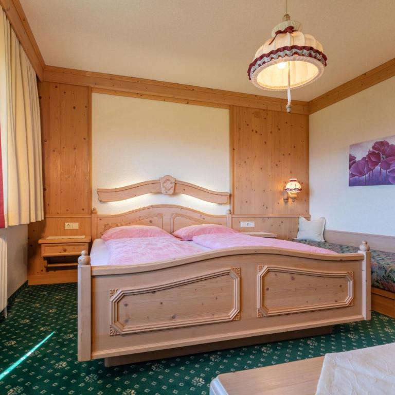 Pension Stoffenbauer - Family Room with Mountain View - 8