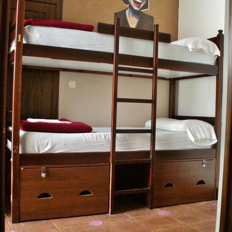 Oasis Backpackers' Hostel Granada - Bed in 6-Bed Mixed Dormitory Room - 14