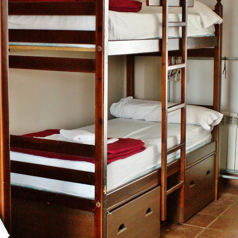 Oasis Backpackers' Hostel Granada - Bed in 6-Bed Mixed Dormitory Room - 11