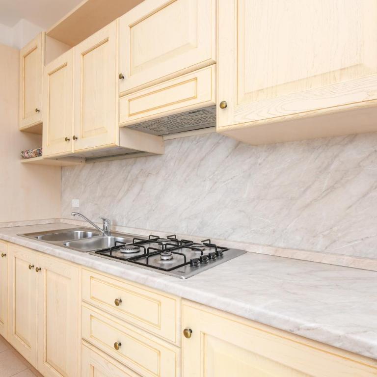 Residence Calap - Appartamento con Balcone e Vista Lago - 9