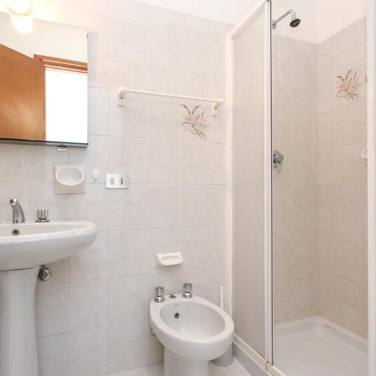 Residence Calap - Appartamento con Balcone e Vista Lago - 2
