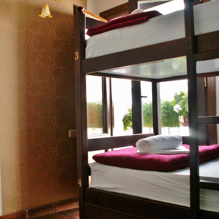Oasis Backpackers' Hostel Granada - Bed in 6-Bed Female Dormitory Room - 12