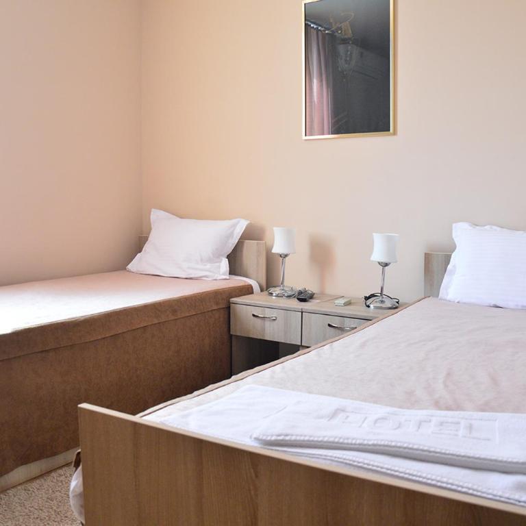Garni Hotel Tri O - Twin Room - 5