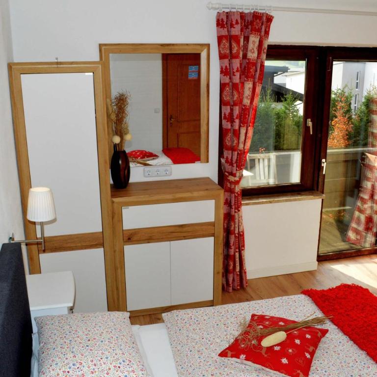 Haus Susanne - Doppelzimmer mit Balkon - 9