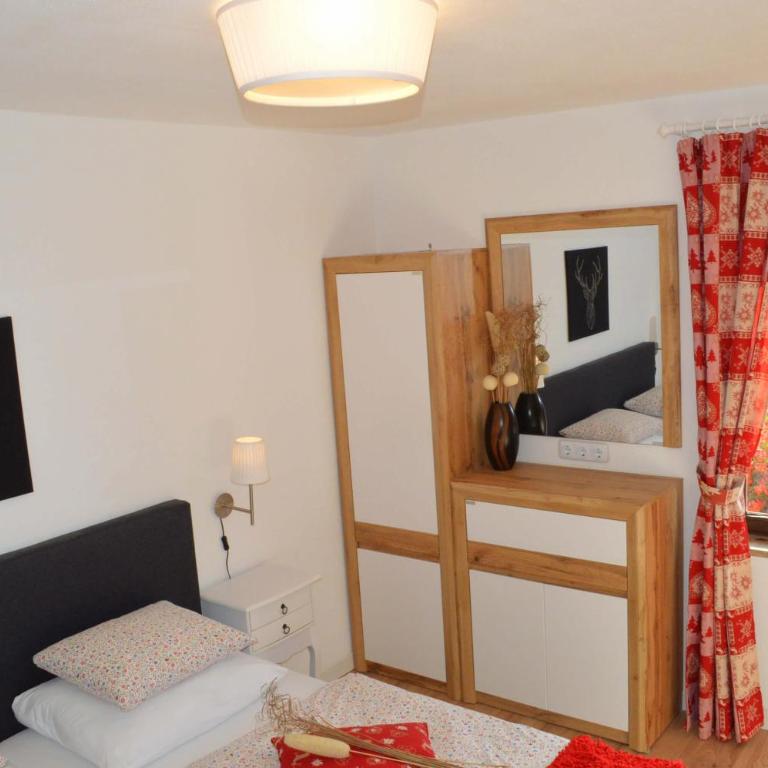 Haus Susanne - Doppelzimmer mit Balkon - 13