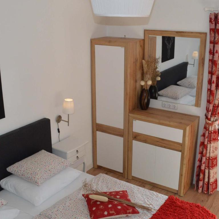 Haus Susanne - Doppelzimmer mit Balkon - 15