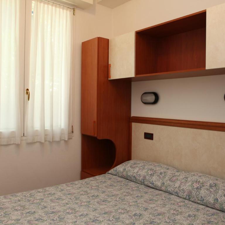 Hotel Parigi - Camera Matrimoniale con Bagno Privato Esterno - 2
