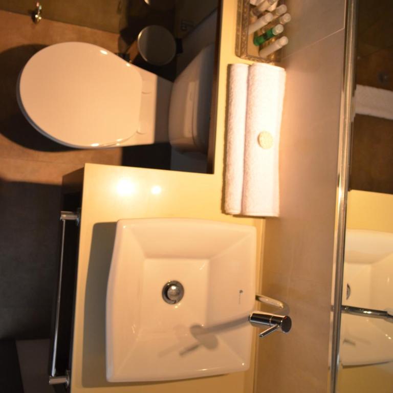 Hotel Gran Mariscal Quito - Deluxe Queen Room with Two Queen Beds - 25