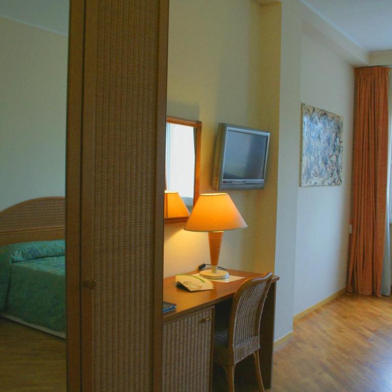 Hotel Scogliera - Camera Familiare (2 Adulti + 2 Bambini) - 8