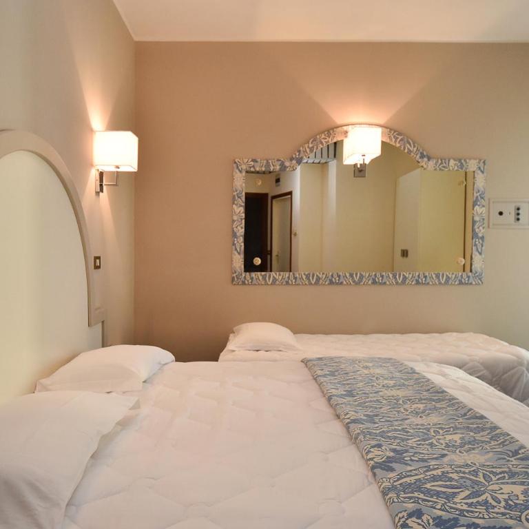 Hotel Anthony - Camera Tripla Classic con Balcone e Vista Mare Laterale - 1