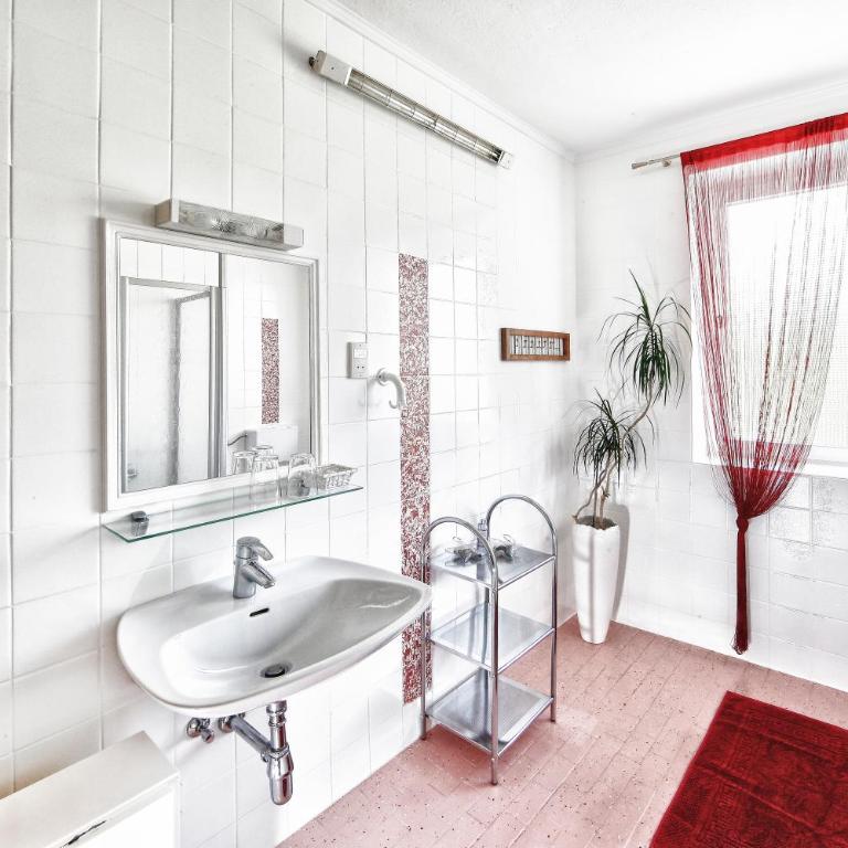 Gasthof Gutmann - Suite mit Balkon - 11